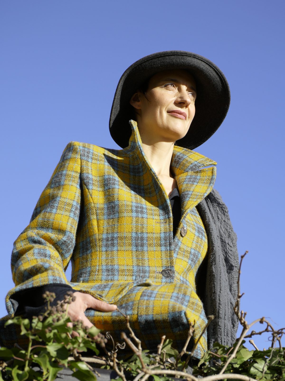 Mantel aus gelb-blau kariertem Tweed, Maßanfertigung